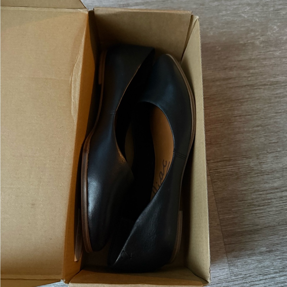 Zodiac Women's Hill Pointed Toe Flats - Picture 3 of 11